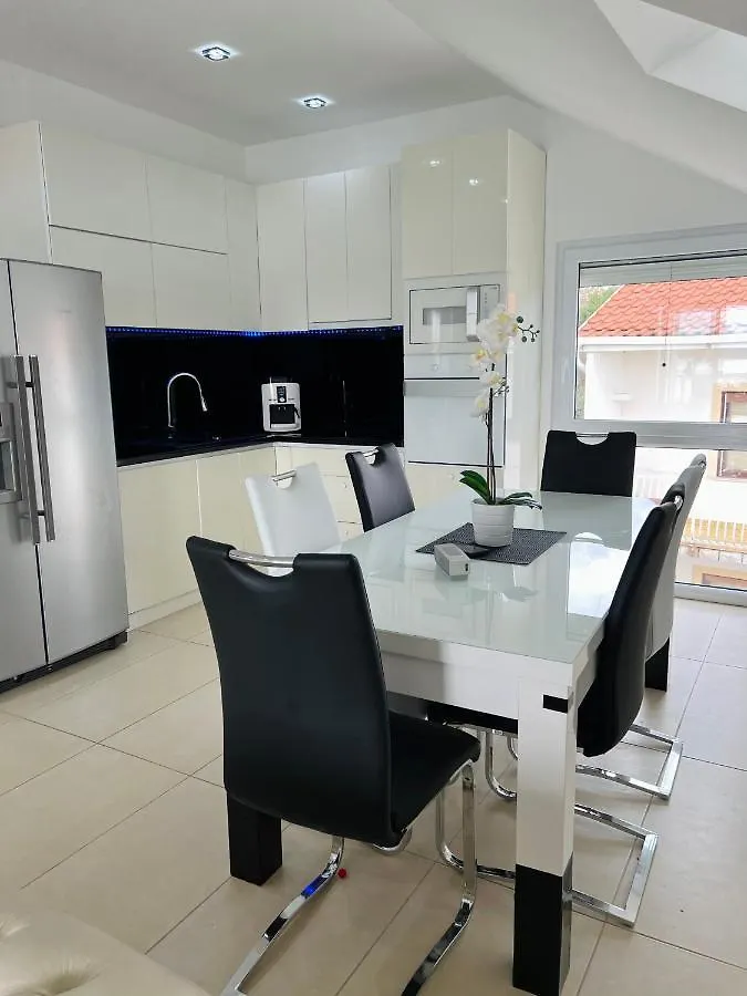 Apartments Imperium Trogir 0*,